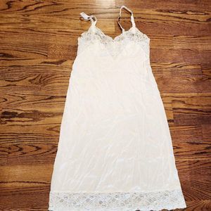 Vintage Lingerie Sleep 70s Komar Cream Lace Trim Nylon Full Slip Size 38 (US 8)